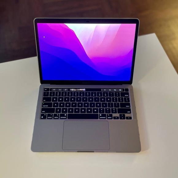 Apple MacBook Pro 13" 512GB M2 8GB RAM Space Gray 2022 Model A2338 + Accessories - Picture 6 of 9